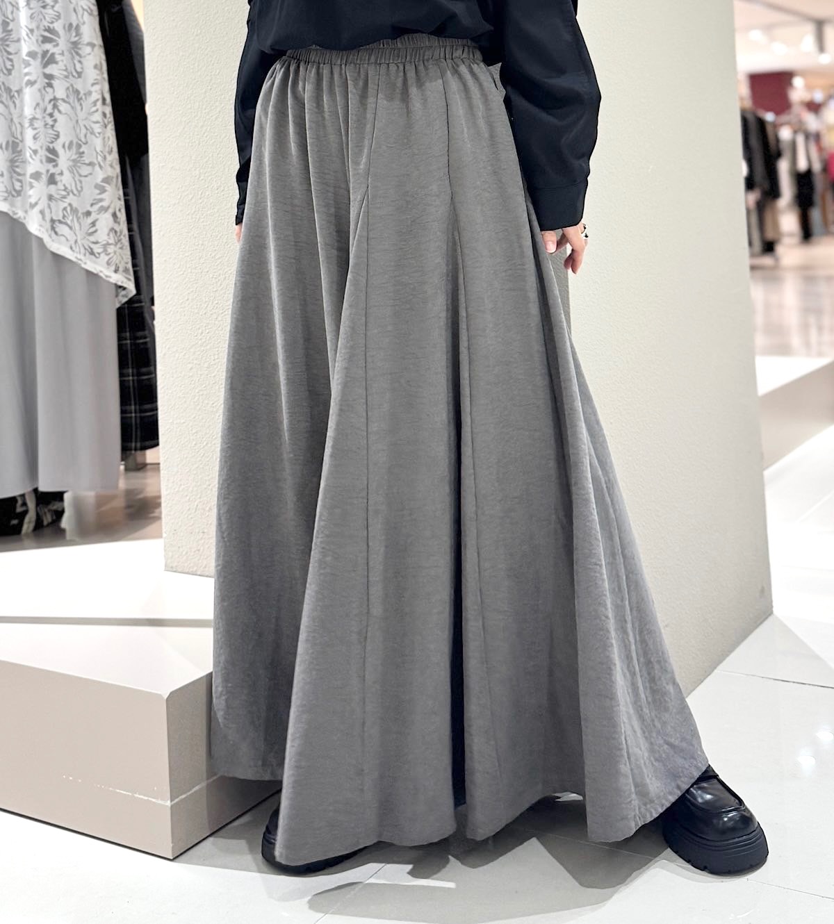 アシンメトリーワイドパンツ
