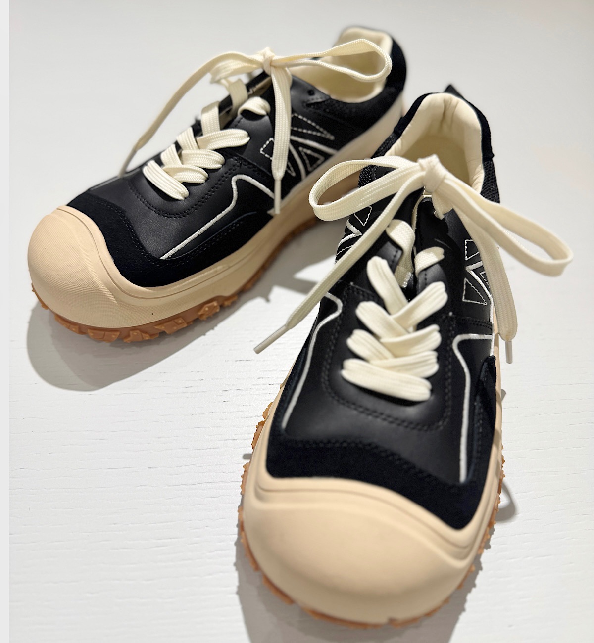 ラウンドトウスニーカー