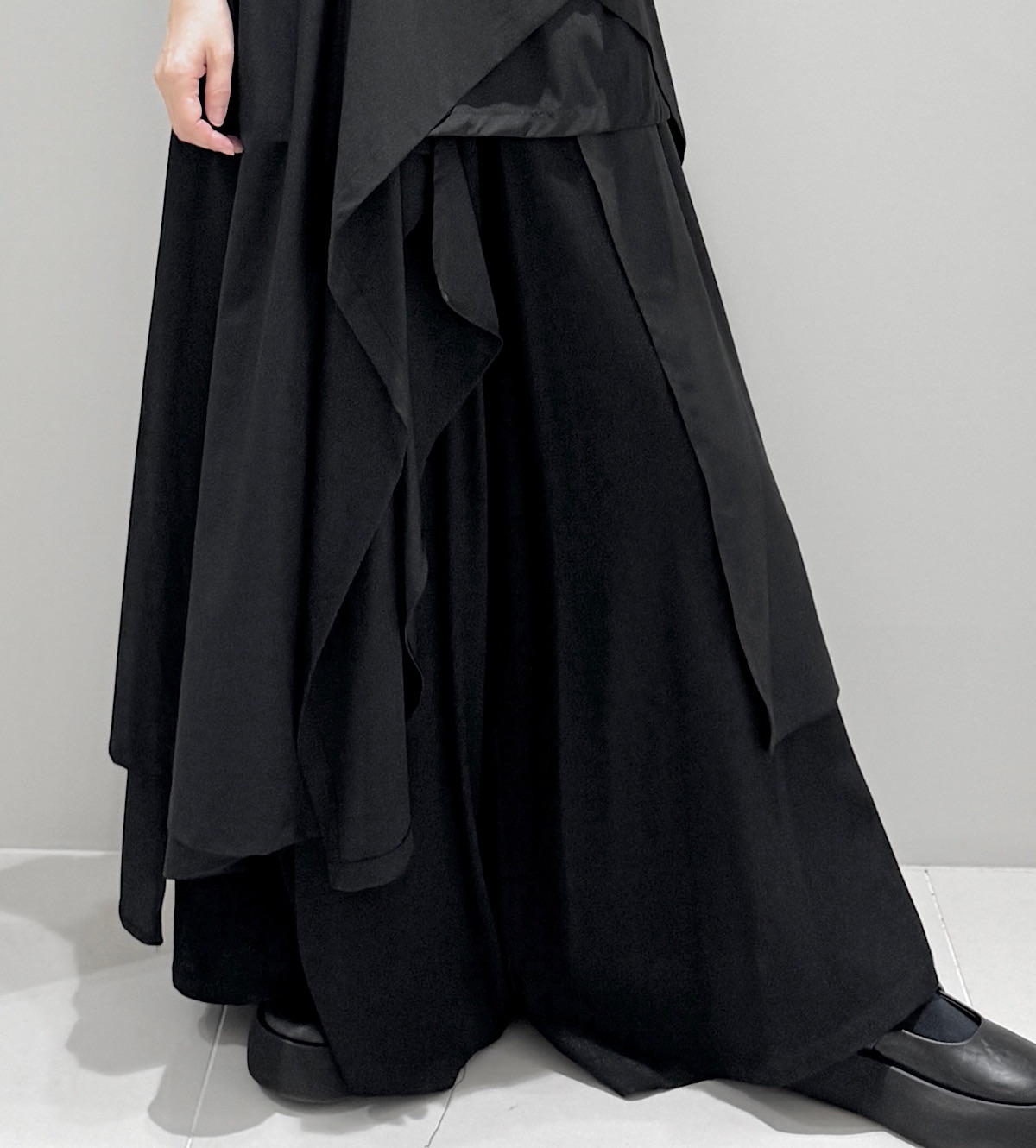 【予約商品】サテンドッキングワイドパンツ