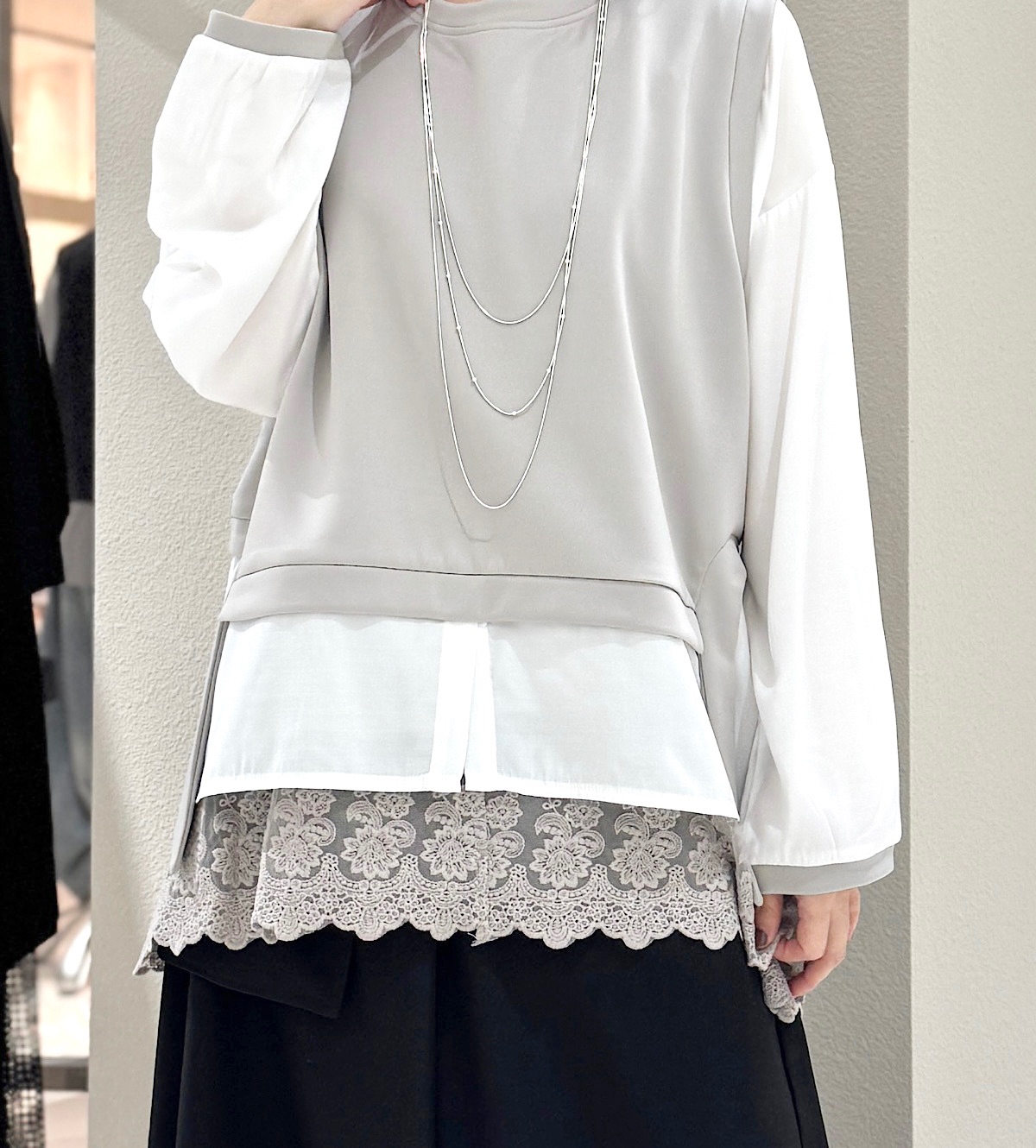 裾レースタンクトップ