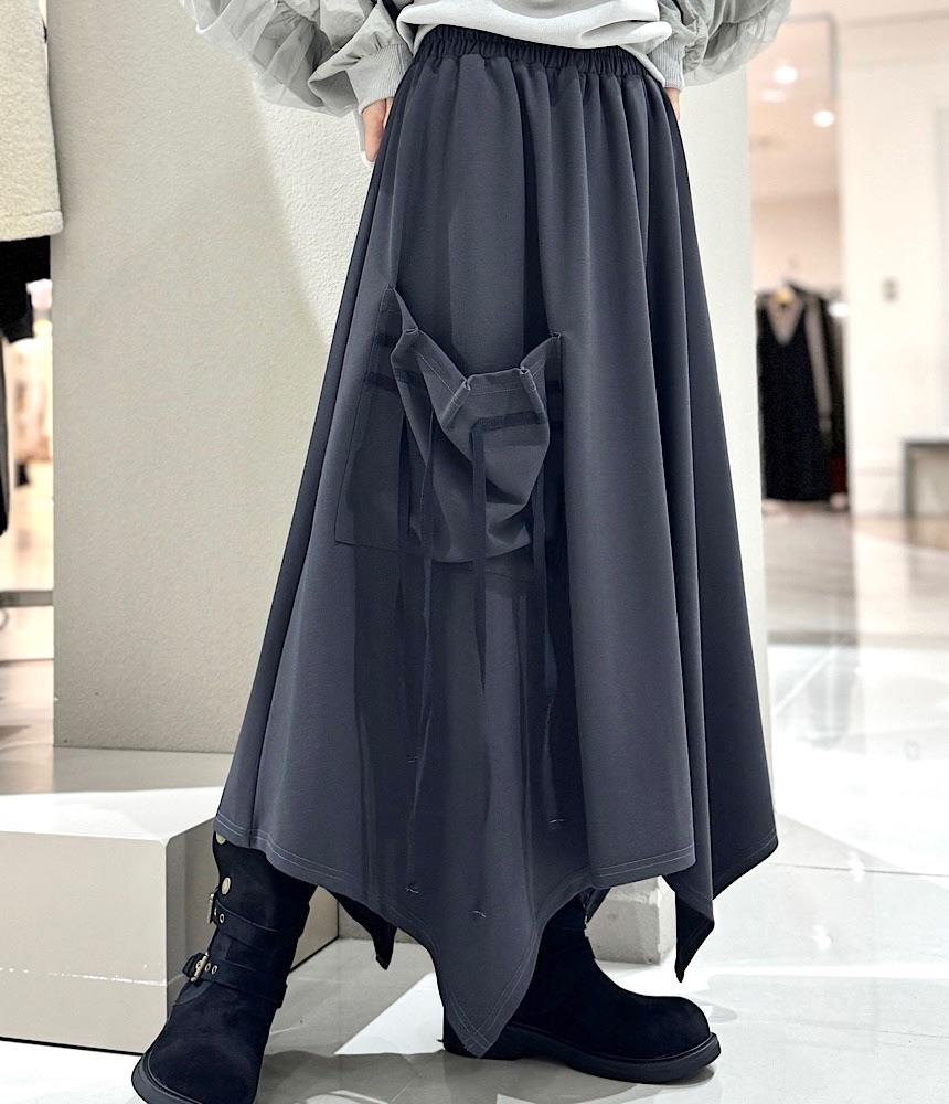 裾ヘムラインデザインスカート