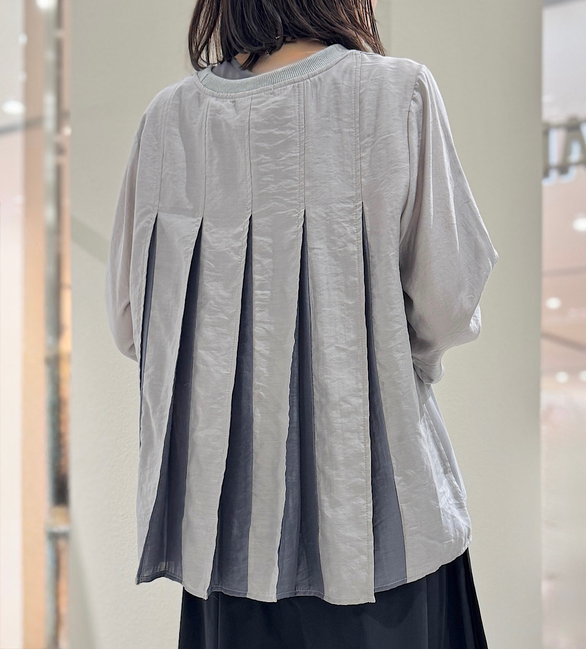 バックプリーツカットソー