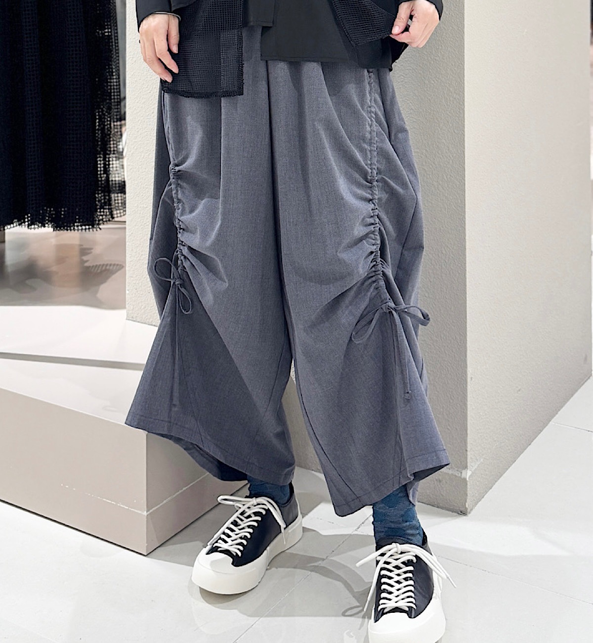 両サイドシャーリングパンツ