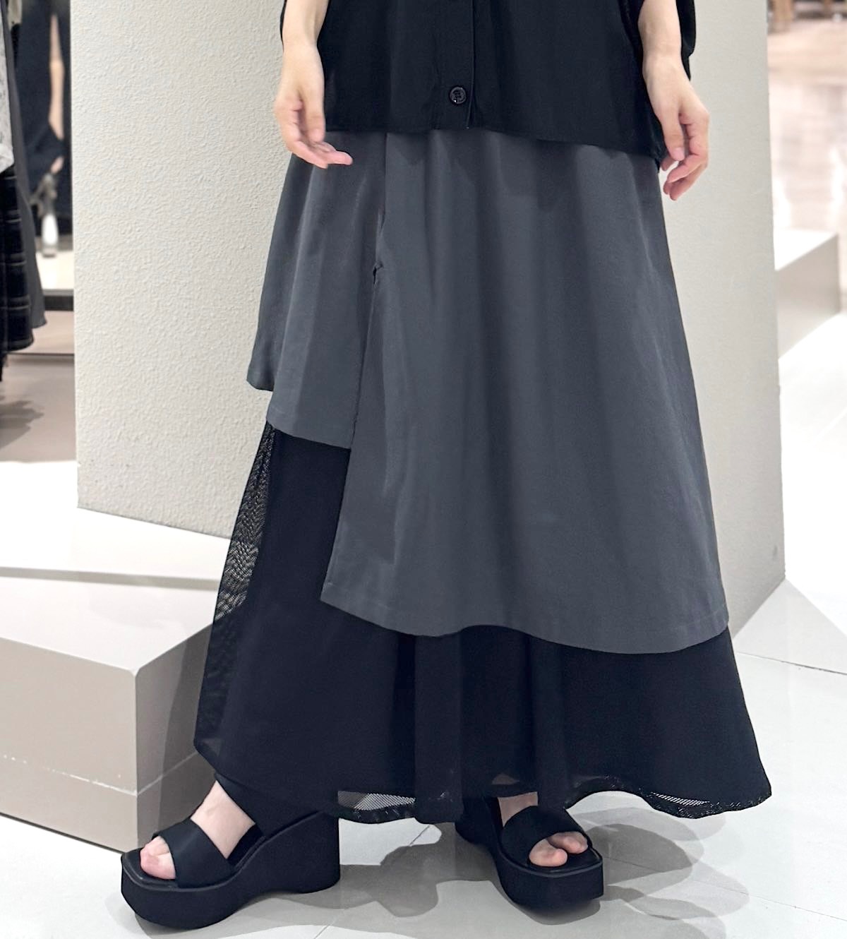メッシュレイヤードスカート