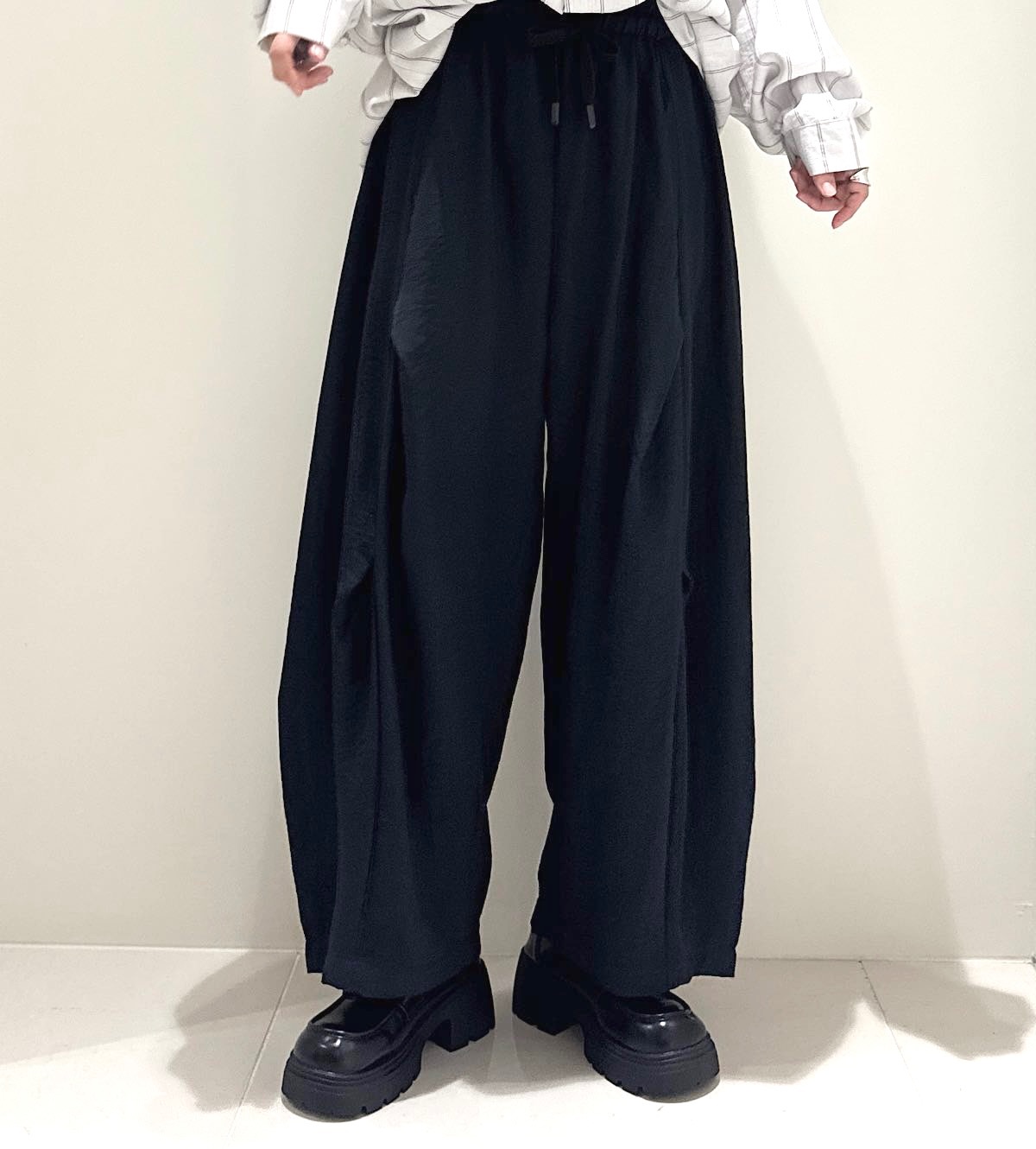 部分タックカーブパンツ