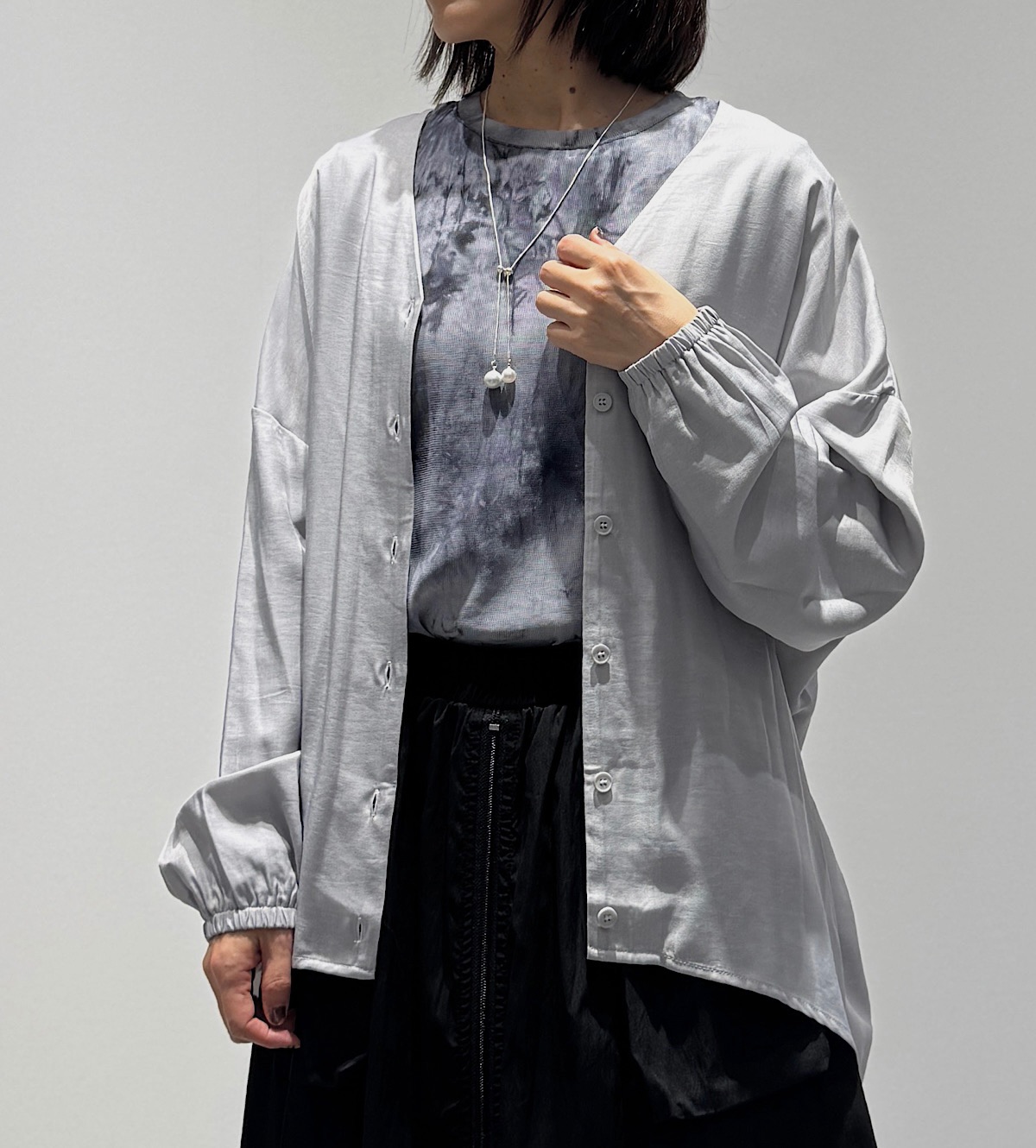 Vネックオーバーブラウス