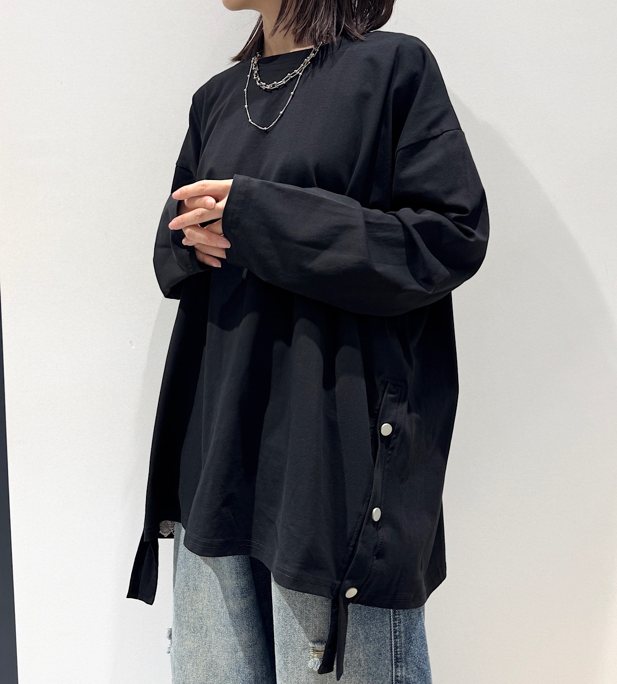 裾サイドボタンカットソー