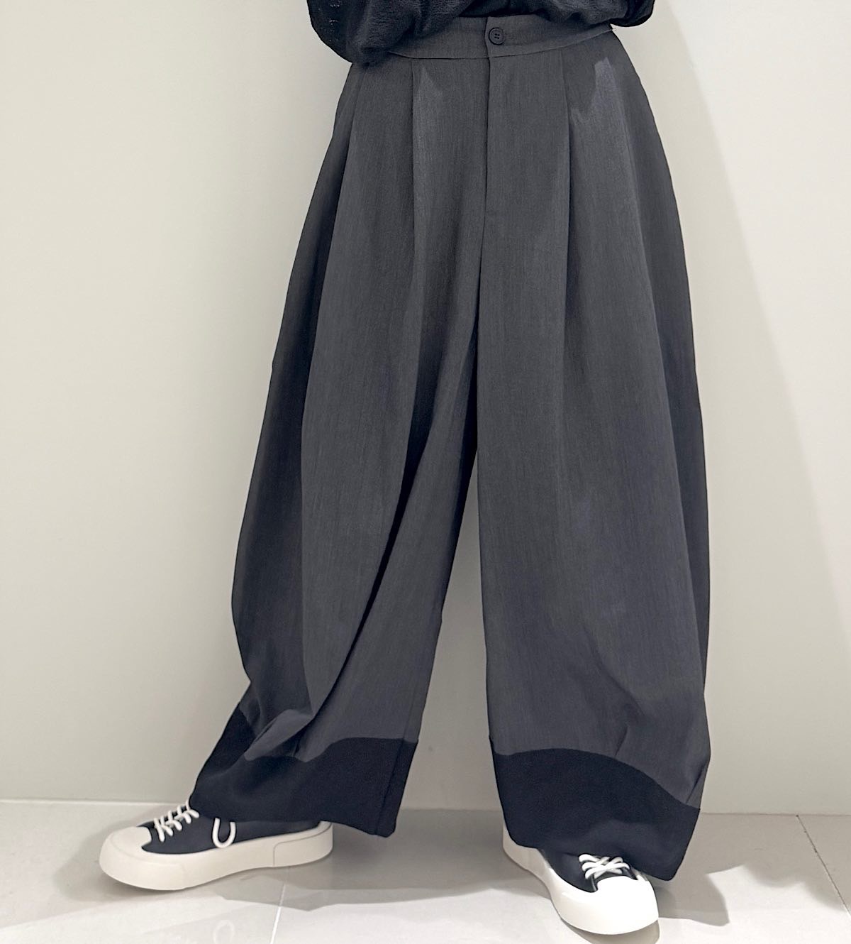 【予約商品】裾切替バレルレッグパンツ