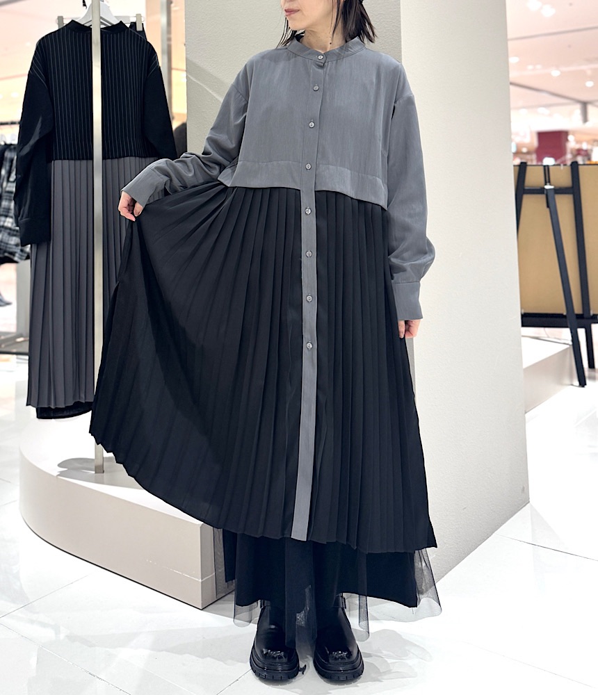 後ろプリーツバンドカラーワンピース