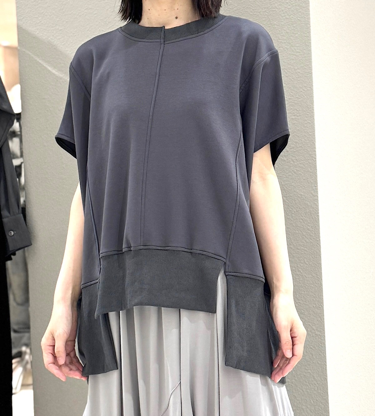 裾スリットデザインカットソー