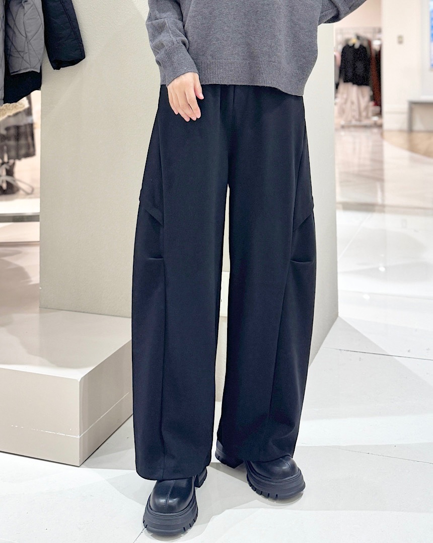 タック切替テーパードパンツ