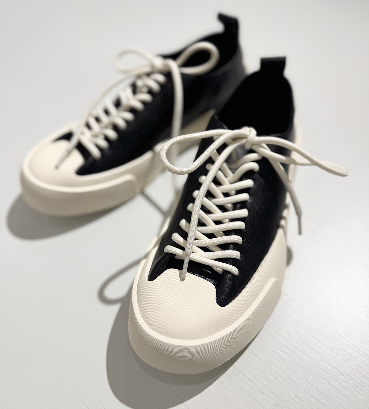 エコレザースニーカー